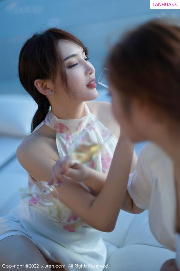 周妍希 奶瓶土肥圆 [XiuRen]高清写真图 2022.10.21 No.5743 奶瓶土肥圆矮挫丑黑穷 美腿短裙第12张图片